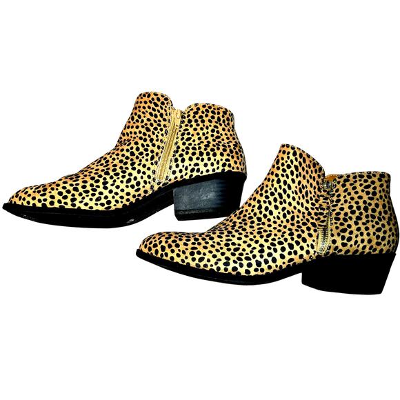 Arizona Jean Company 11 Cheetah Women's Chelsea Ankle Boots 2 Inch Heel Shoes - Picture 2 of 9